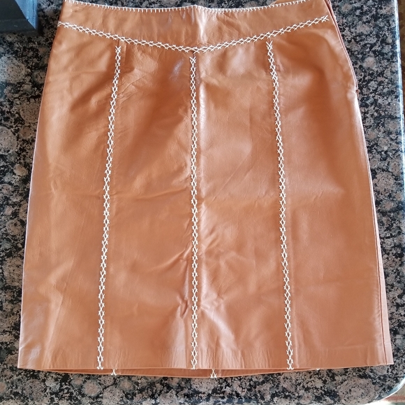 Gap Genuine Leather Skirt w Contrast Stitching - Picture 2 of 8